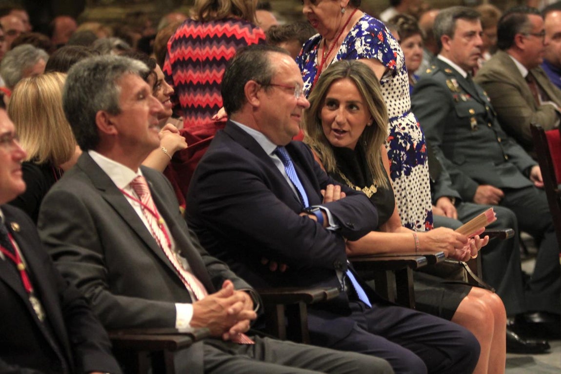 Milagros Tolón con el consejero de Hacienda, Juan Alfonso Ruiz Molina. 