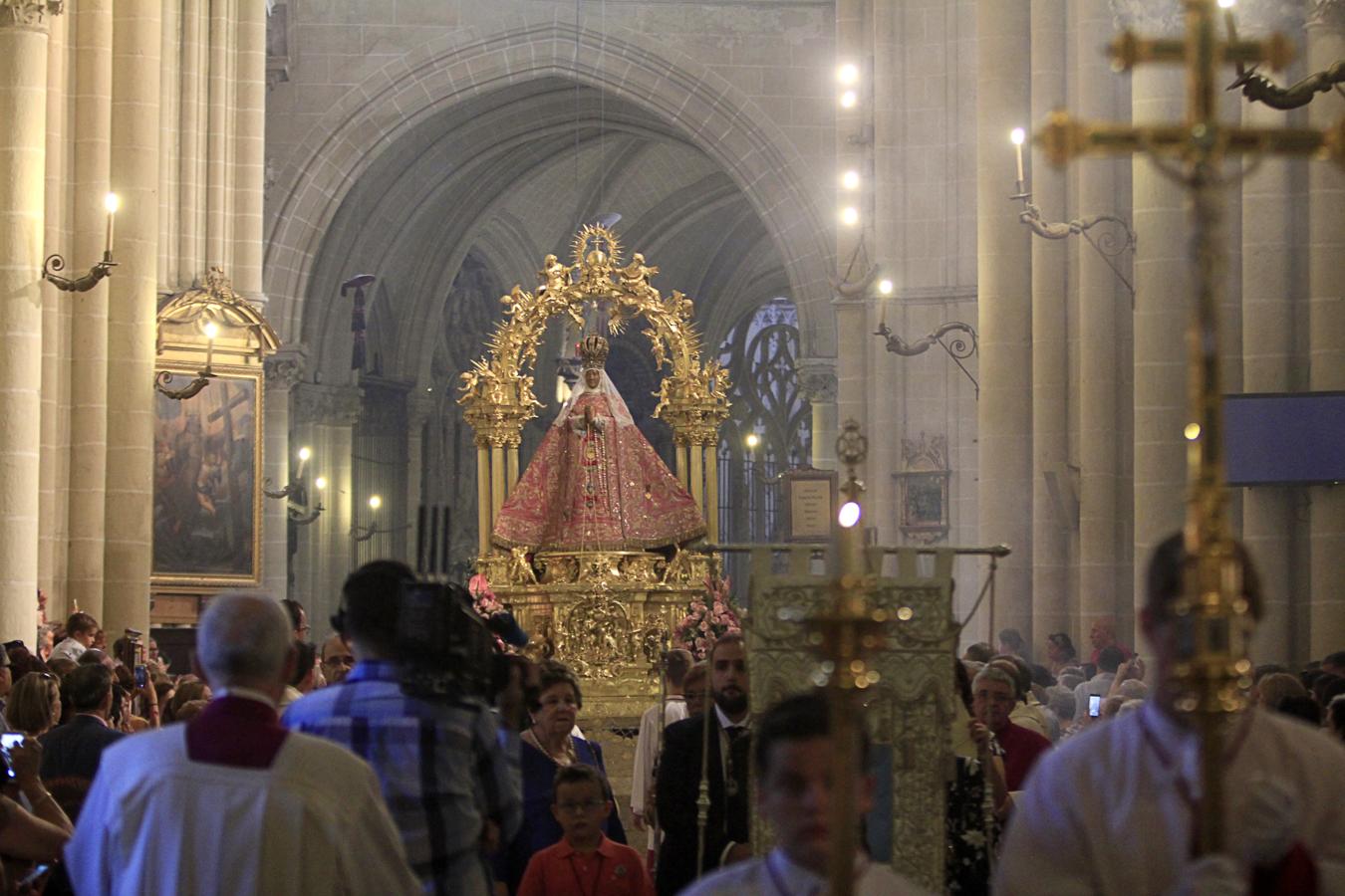 En imágenes: Toledo con su Virgen del Sagrario y los botijos
