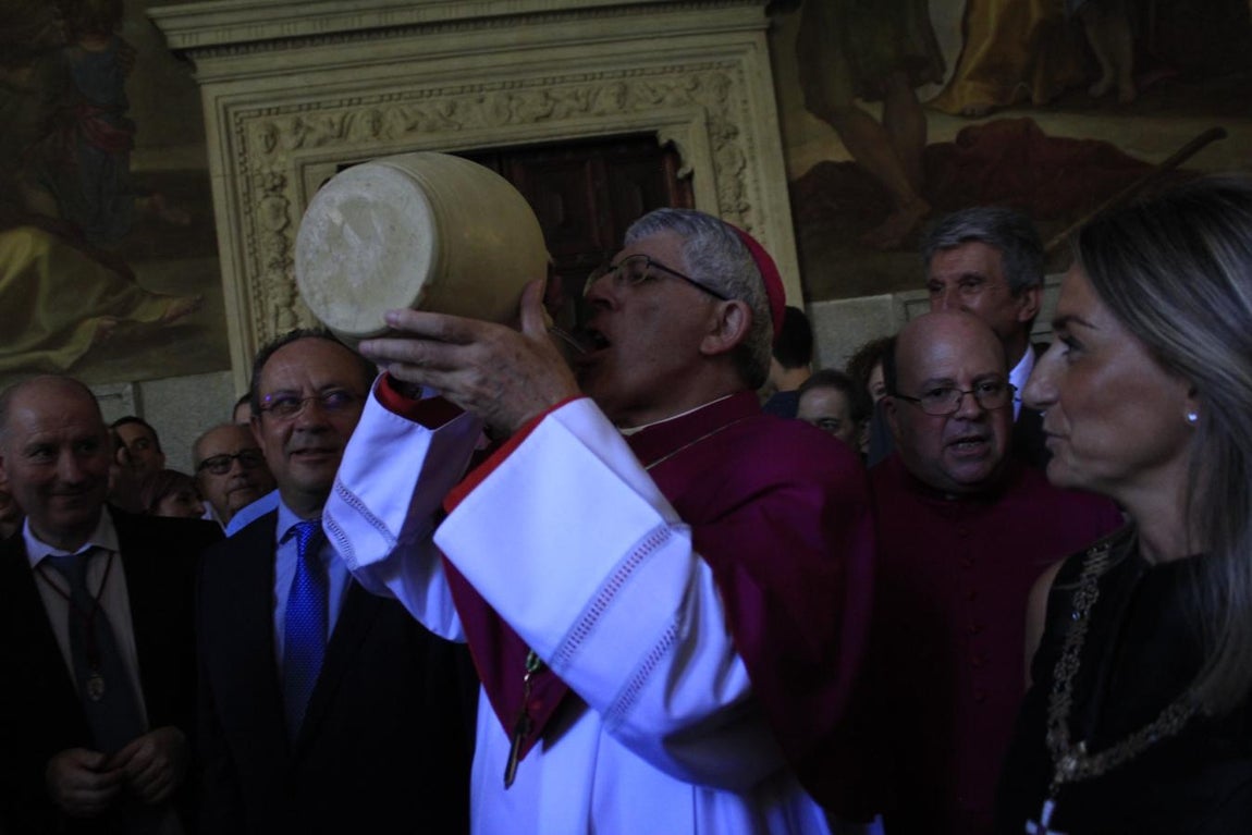 En imágenes: Toledo con su Virgen del Sagrario y los botijos