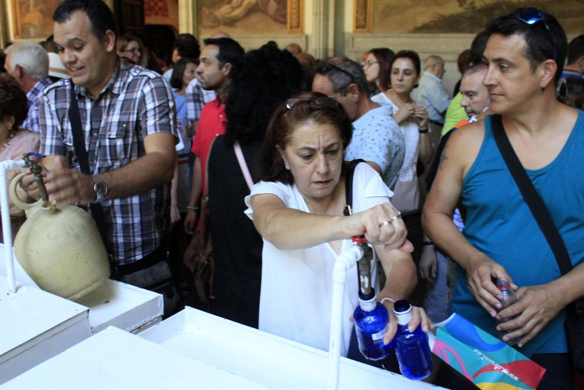 En imágenes: Toledo con su Virgen del Sagrario y los botijos