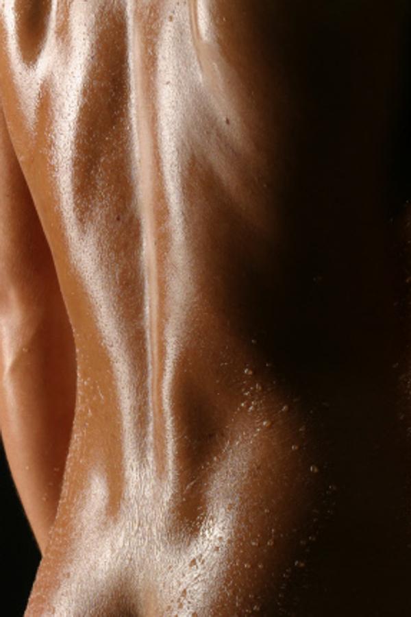 Duchas frías. El agua fría es una gran aliada en nuestra rutina: por un lado, reactivará la circulación; por el otro, evitará la deshidratación que produce el agua caliente