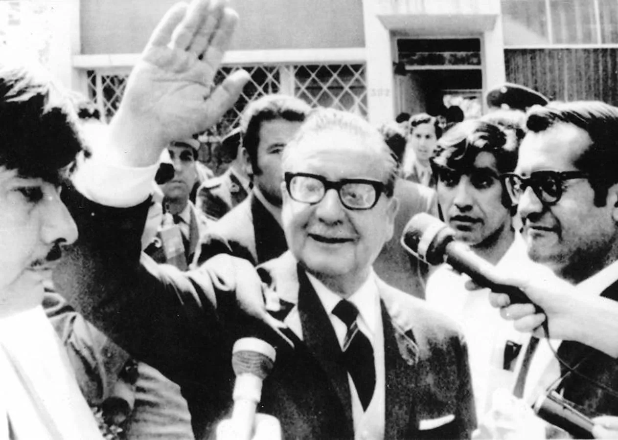 El presidente de Chile atiende a la prensa tras ganar las elecciones de 1970. 
