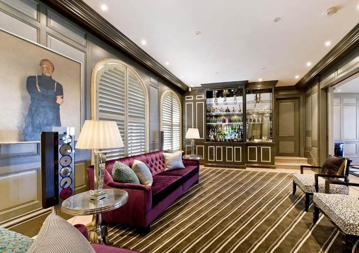 Villa del Mare. Además de todas estas comodidades, la mansión guarda espacio para un bar, una bodega y un gimnasio