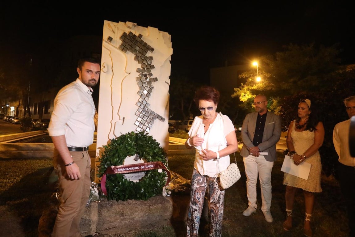 Fotos: Homenaje a las víctimas de la explosión de Cádiz de 1947