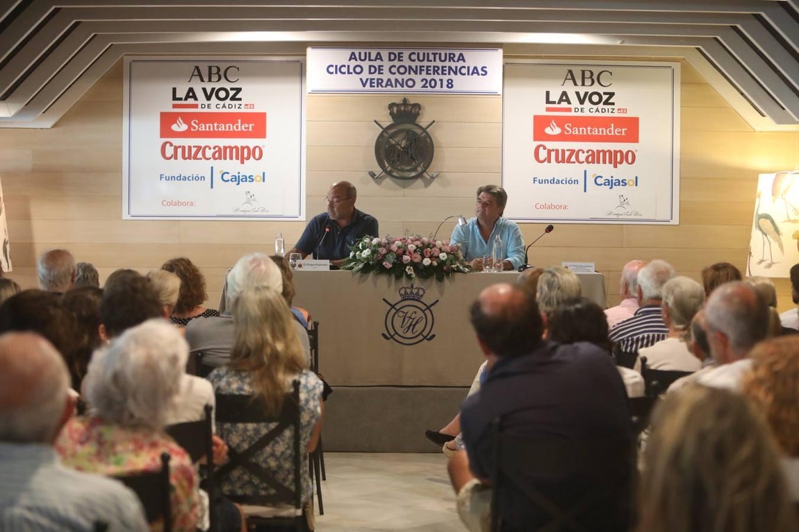 Conferencia de Ángel Expósito en el Club El Buzo