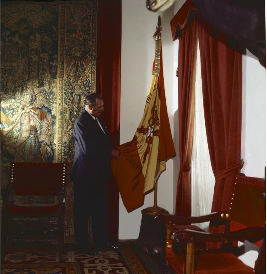 Fotografía a color de don Juan de Borbón en los años 60. 