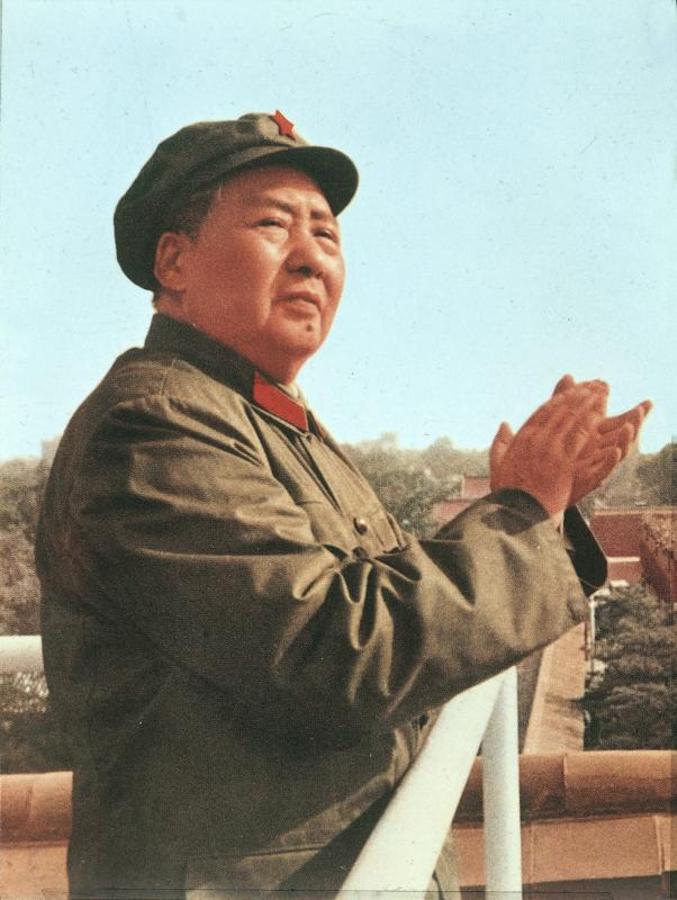 Retrato de Mao Tse-Tung con uniforme militar. 