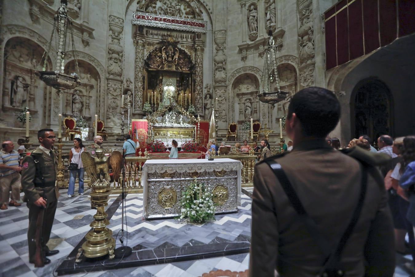 Galería de la apertura de la urna del Rey San Fernando