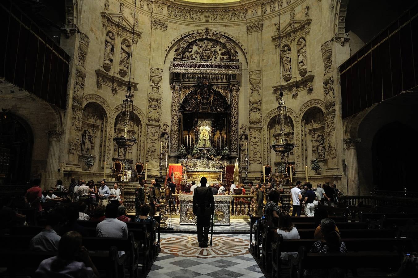 Galería de la apertura de la urna del Rey San Fernando