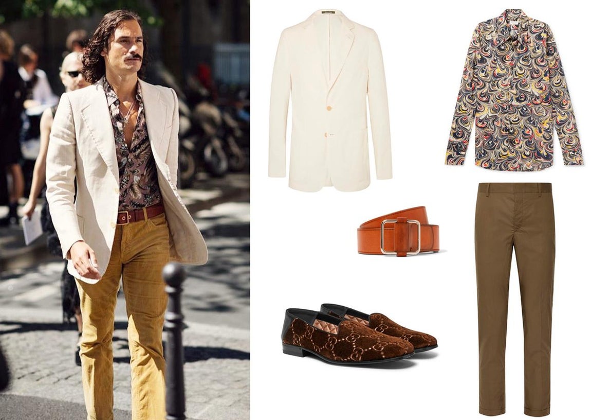 Look de Ben Cobb para ir a la oficina en verano. No hay pasarela internacional en la que el director de la revista de tendencias ‘Another man’ no esté presente y sus estilismos no se conviertan en los más comentados. Sobre todo porque es un amante declarado de la estética setentera y así lo demuestra en sus diferentes apariciones. Si, como él, quieres atreverte con un look así te ayudamos a conseguirlo este verano con una camisa estampada como esta de Dries Van Noten (Precio: 295 euros), unos pantalones rectos como los que propone Prada (Precio: 420 euros) y una blazer de Dunhill (Precio: 1795 euros). Combínalo con unos mules de terciopelo de Gucci (Precio: 690 euros) y un cinturón de Berluti (Precio: 390 euros).
