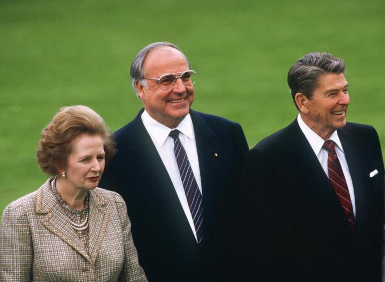 Líderes de la «derecha occidental» ante el comunismo: Margaret Thatcher, Helmut Kohl y Ronald Reagan. 