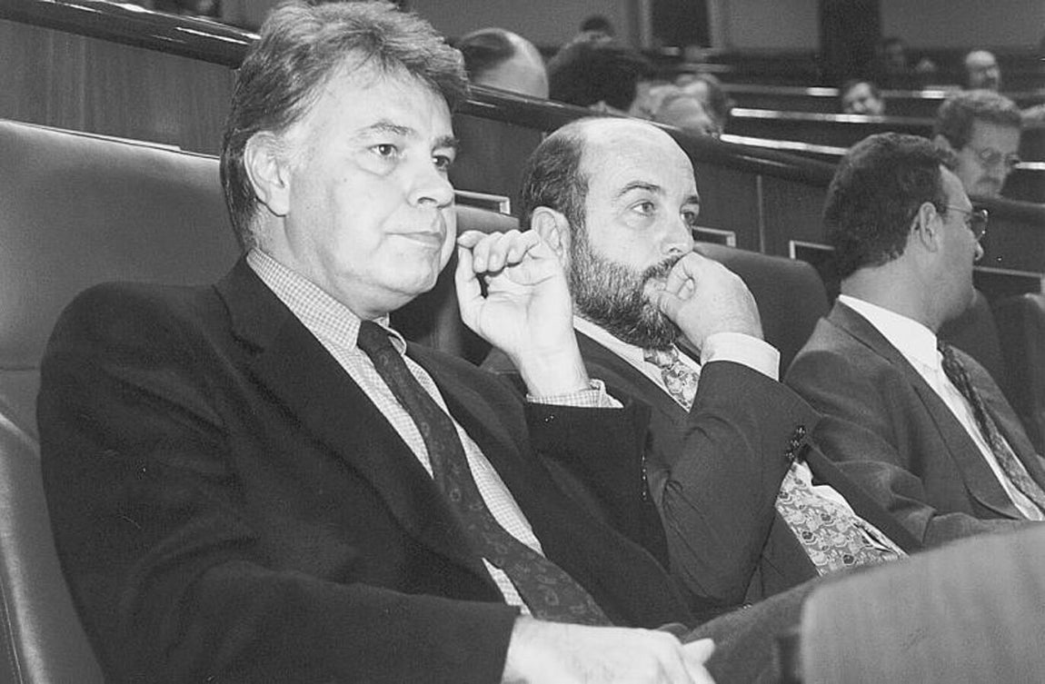El presidente Felipe González, en su escaño del Congreso de los Diputados. 
