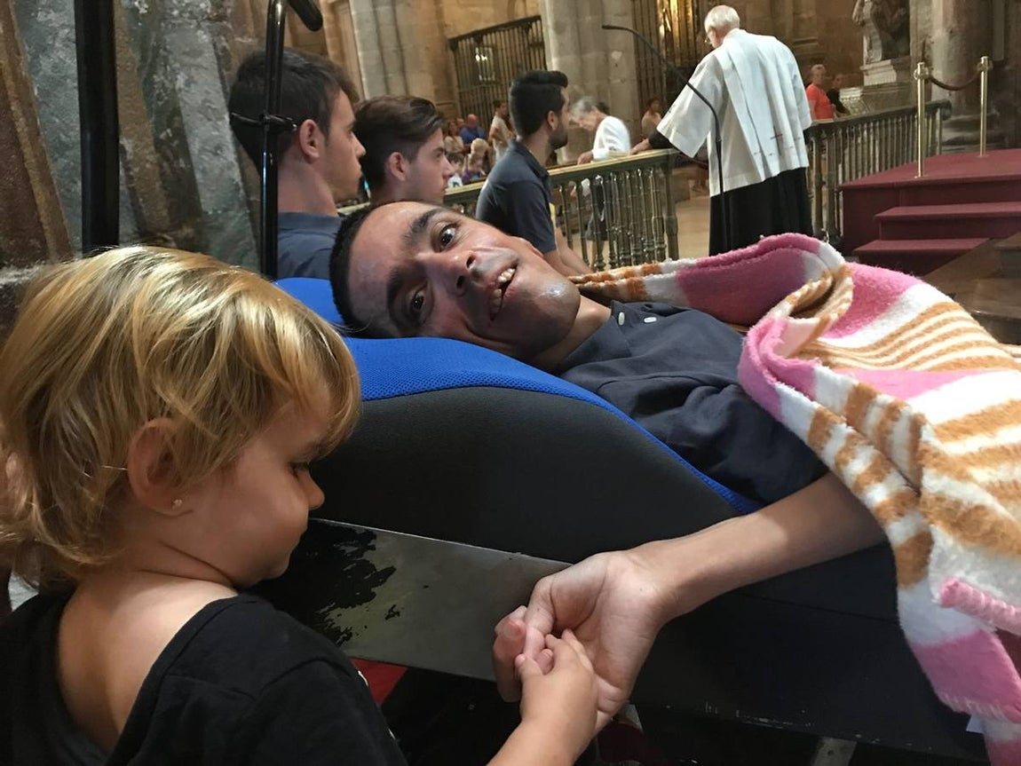 El Desafío Fernando: un puertorrealeño con parálisis cerebral realiza el Camino de Santiago