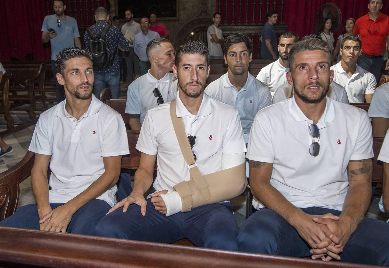 Las mejores imágenes de la ofrenda floral del Sevilla FC a la Virgen de los Reyes