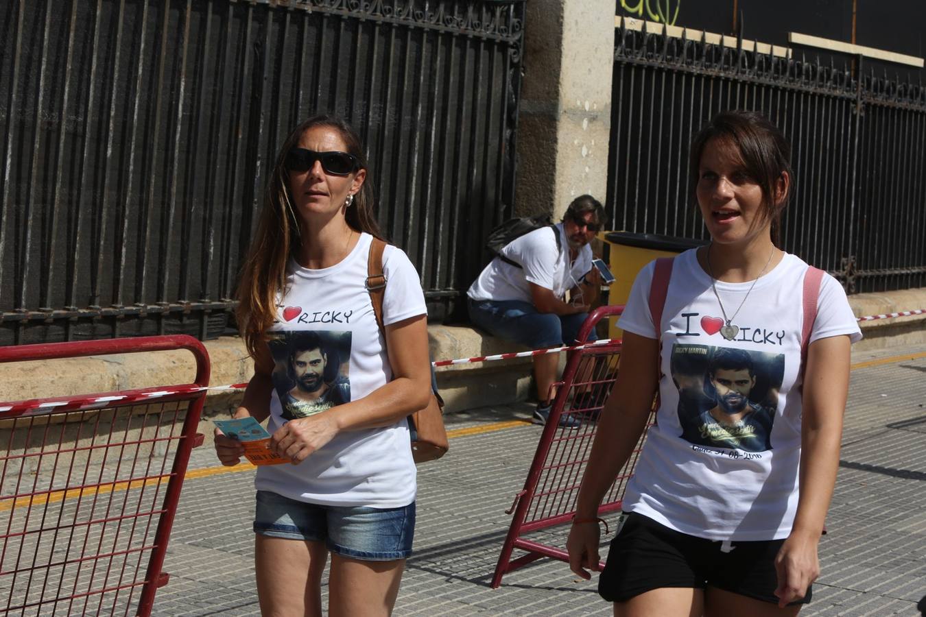 FOTOS: El muelle, un hervidero a la espera del concierto de Ricky Martin