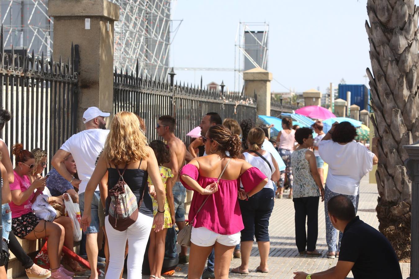 FOTOS: El muelle, un hervidero a la espera del concierto de Ricky Martin