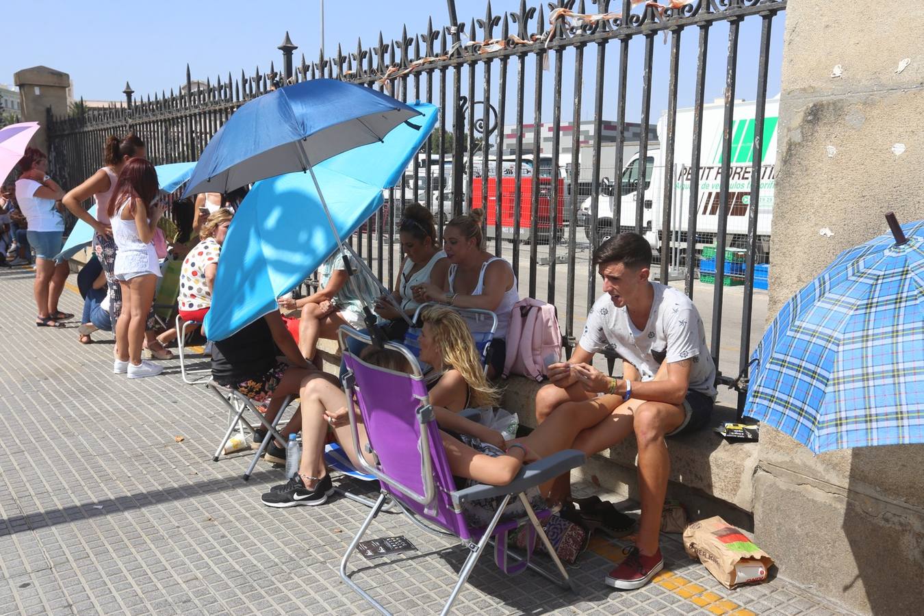 FOTOS: El muelle, un hervidero a la espera del concierto de Ricky Martin