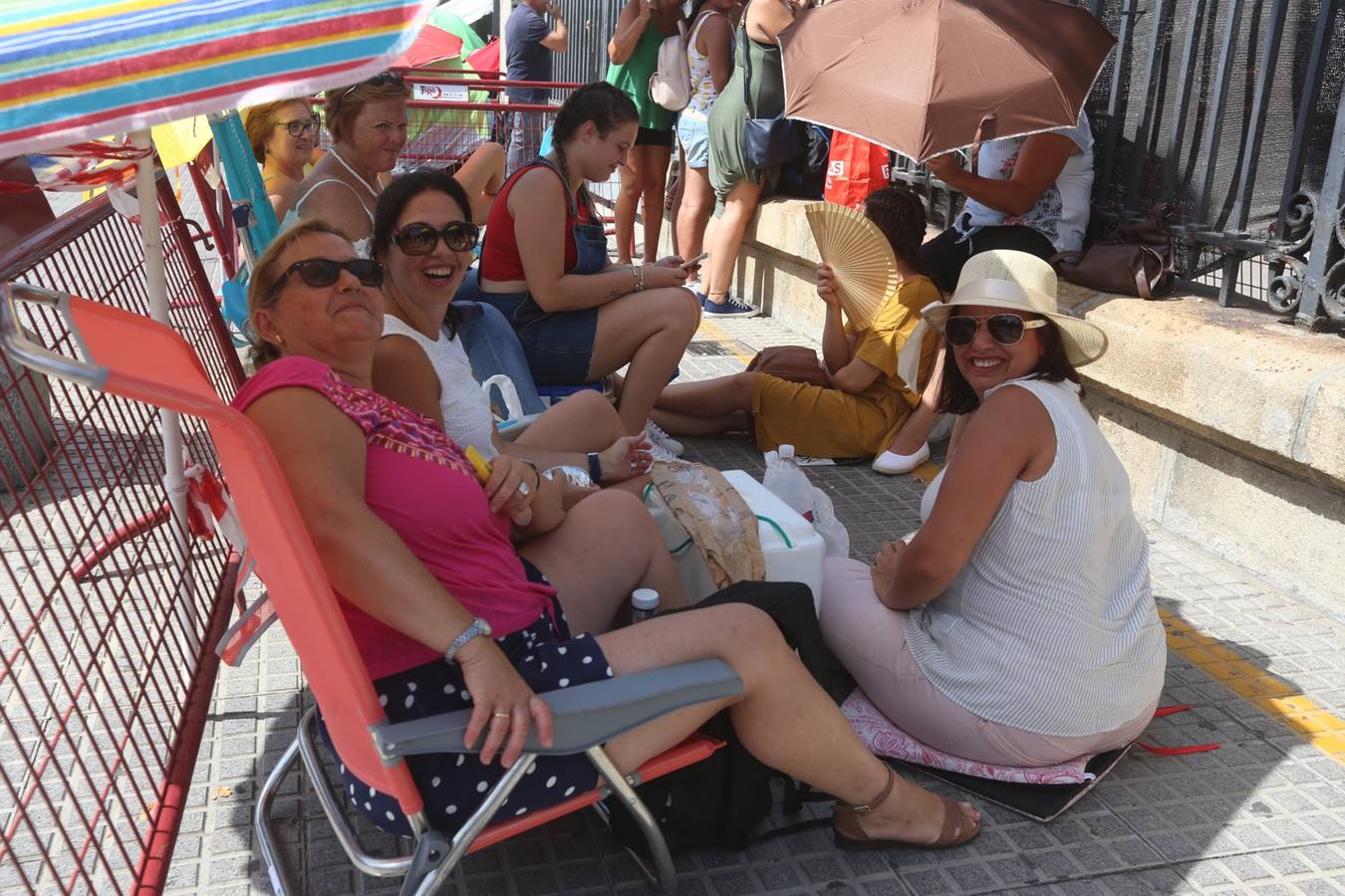 FOTOS: El muelle, un hervidero a la espera del concierto de Ricky Martin