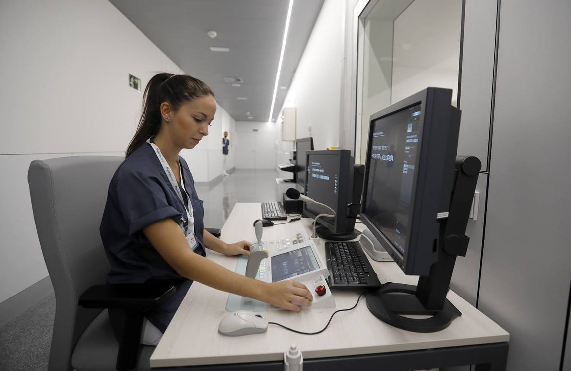 El primer día de actividad del Hospital Quirón de Córdoba, en imágenes