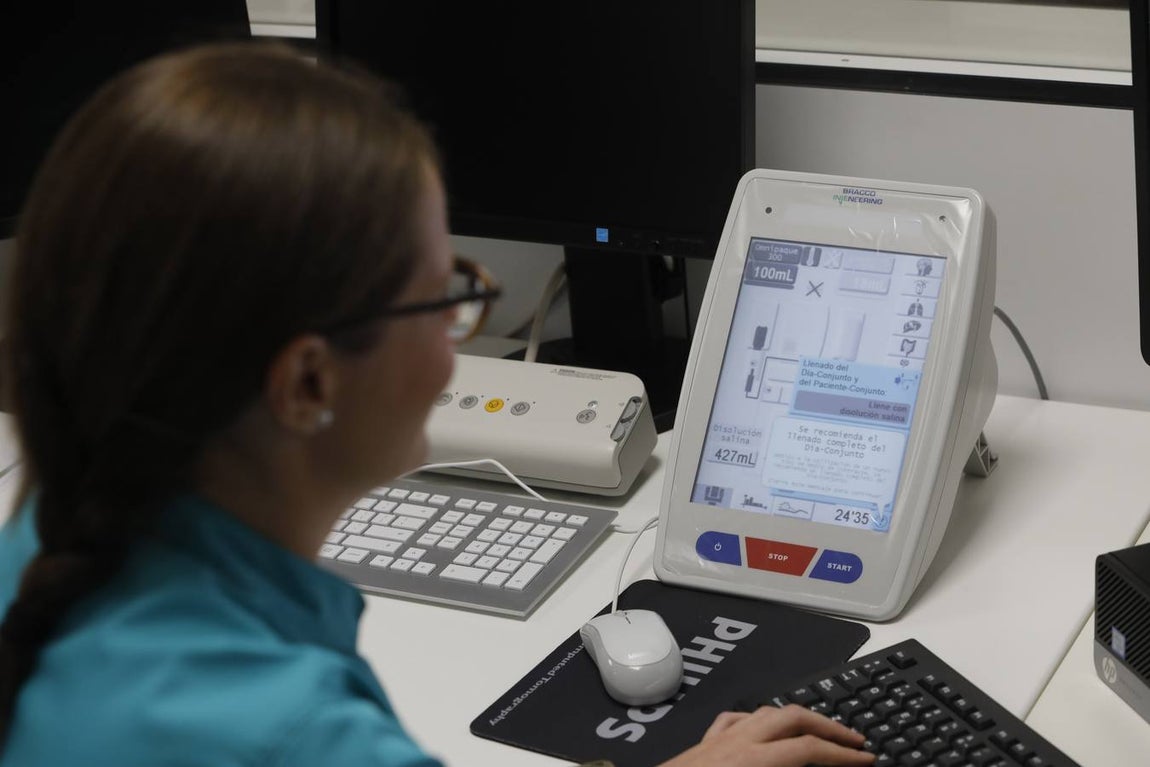 El primer día de actividad del Hospital Quirón de Córdoba, en imágenes