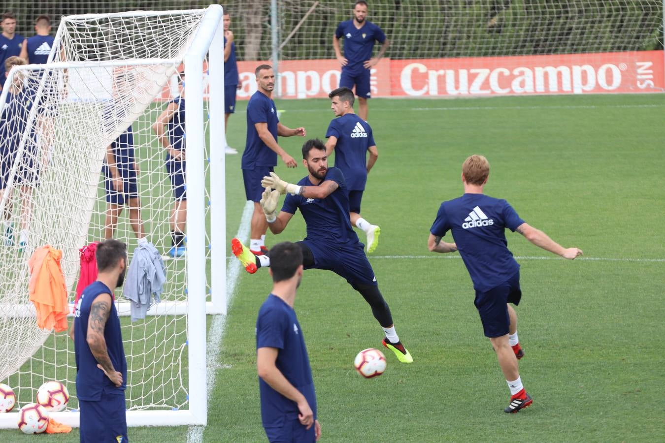 Dejan Lekic y Edu Ramos ya entrenan con el Cádiz CF