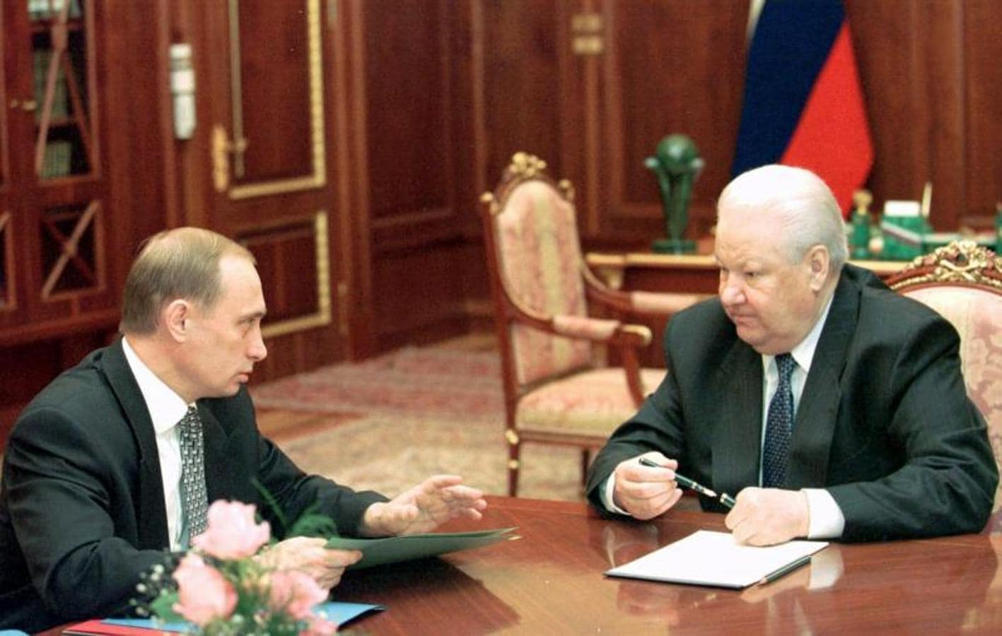 El expresidente Boris Yeltsin junto a Putin durante una reunión en el Kremlin. 