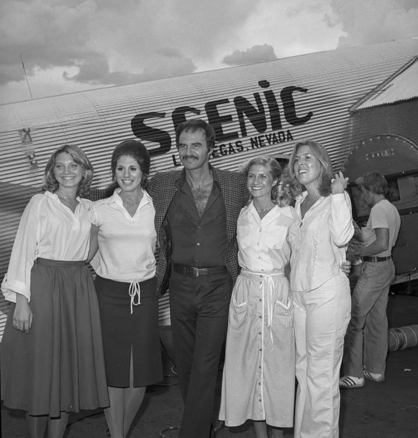 Invitado de programas de televisión. Burt Reynolds y Kaye Ballard durante la grabación del programa  «Hello Kay Ballard» (1978).