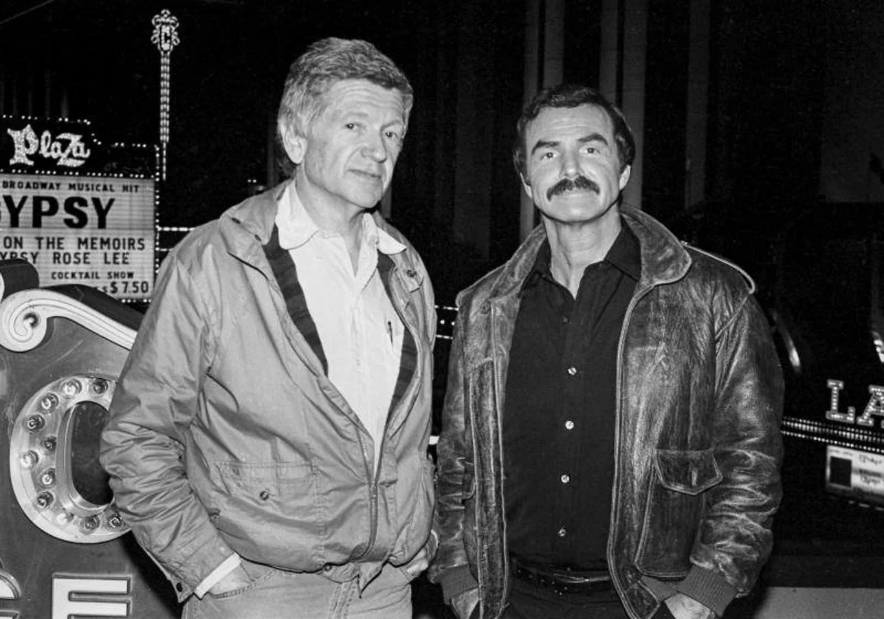 «Acorralado en Las Vegas». El actor durante un momento del rodaje de la película junto a su director, Dick Richards, en 1986.