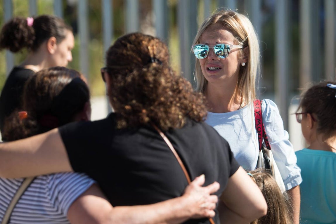 La triste vuelta al cole de Cristian, el niño de La Carlota con autismo, en imágenes