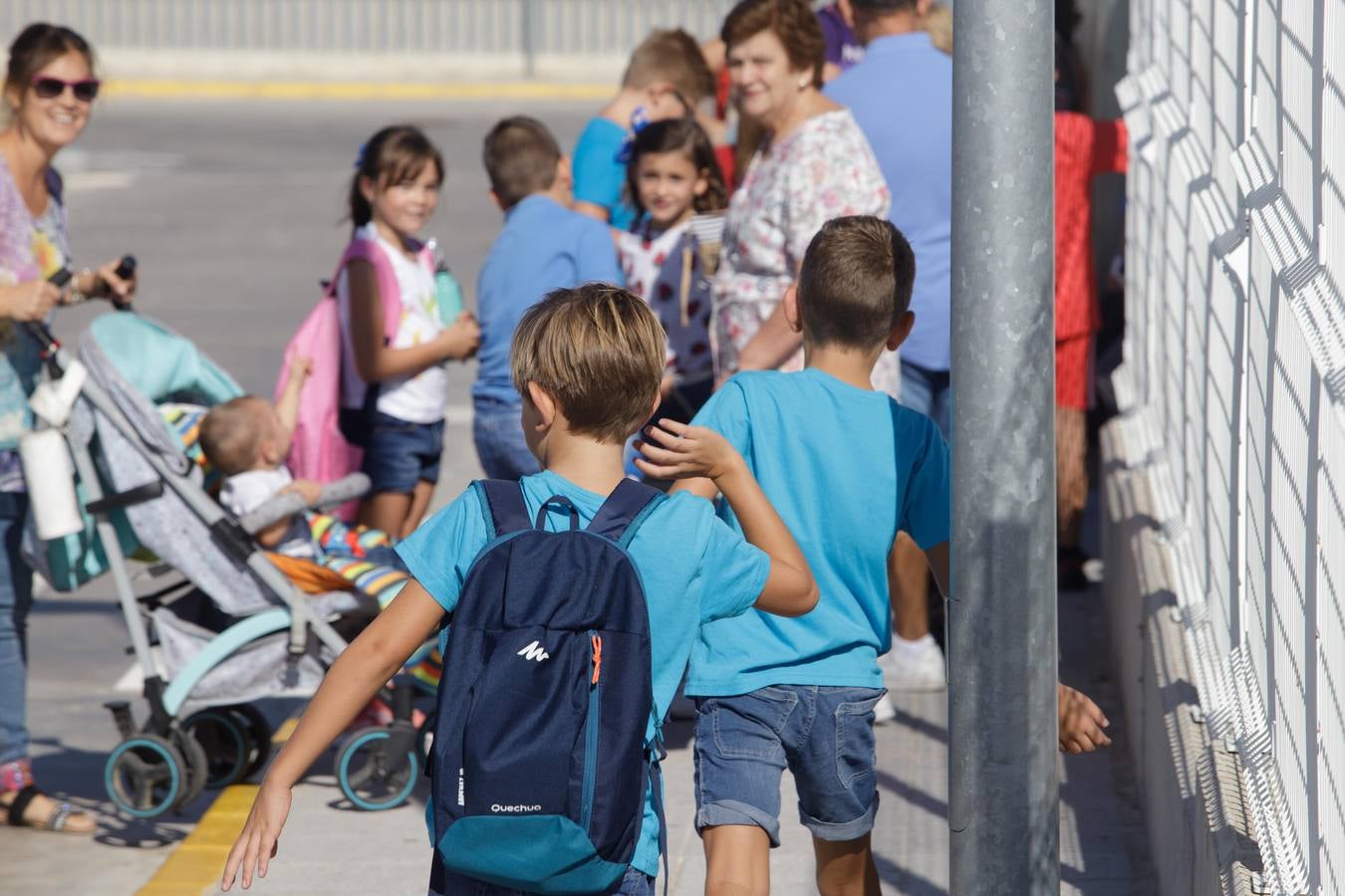 La triste vuelta al cole de Cristian, el niño de La Carlota con autismo, en imágenes