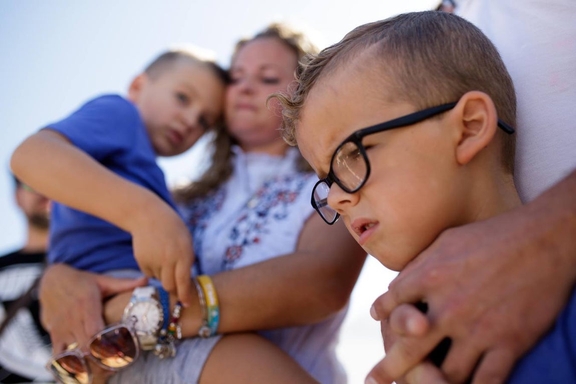 La triste vuelta al cole de Cristian, el niño de La Carlota con autismo, en imágenes