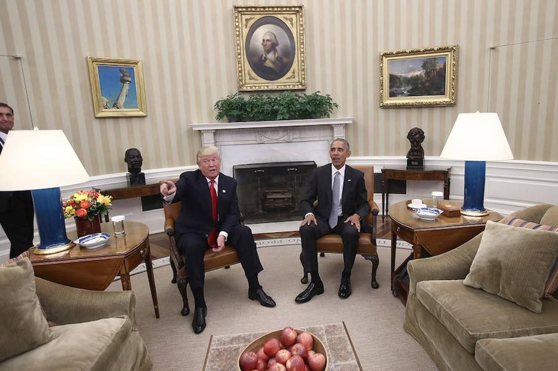 El relevo al frente de la Casa Blanca con Trump fue algo tenso e incómodo. 