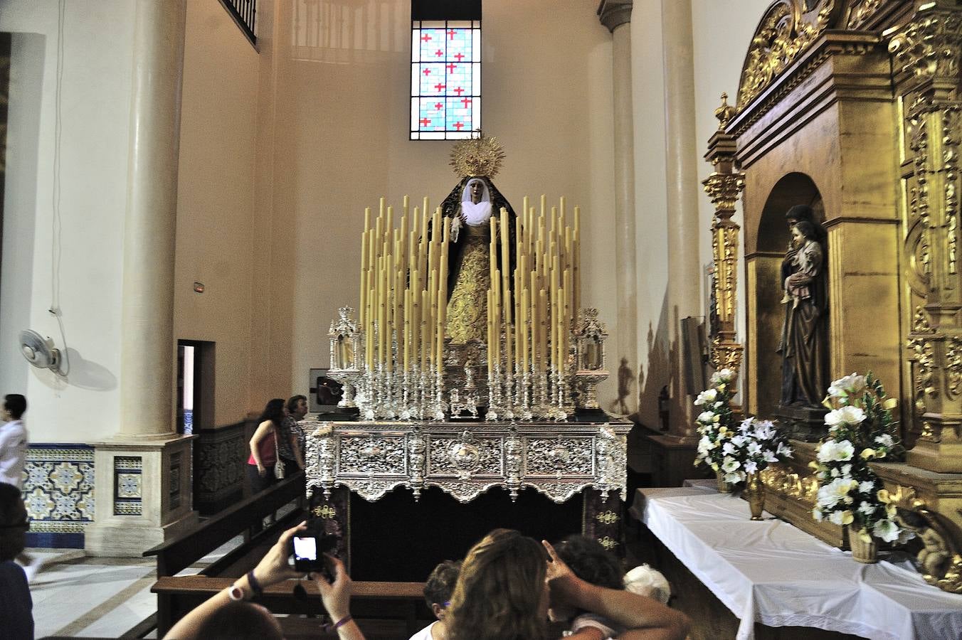 Galería de la Virgen de los Dolores del Cerro en su paso