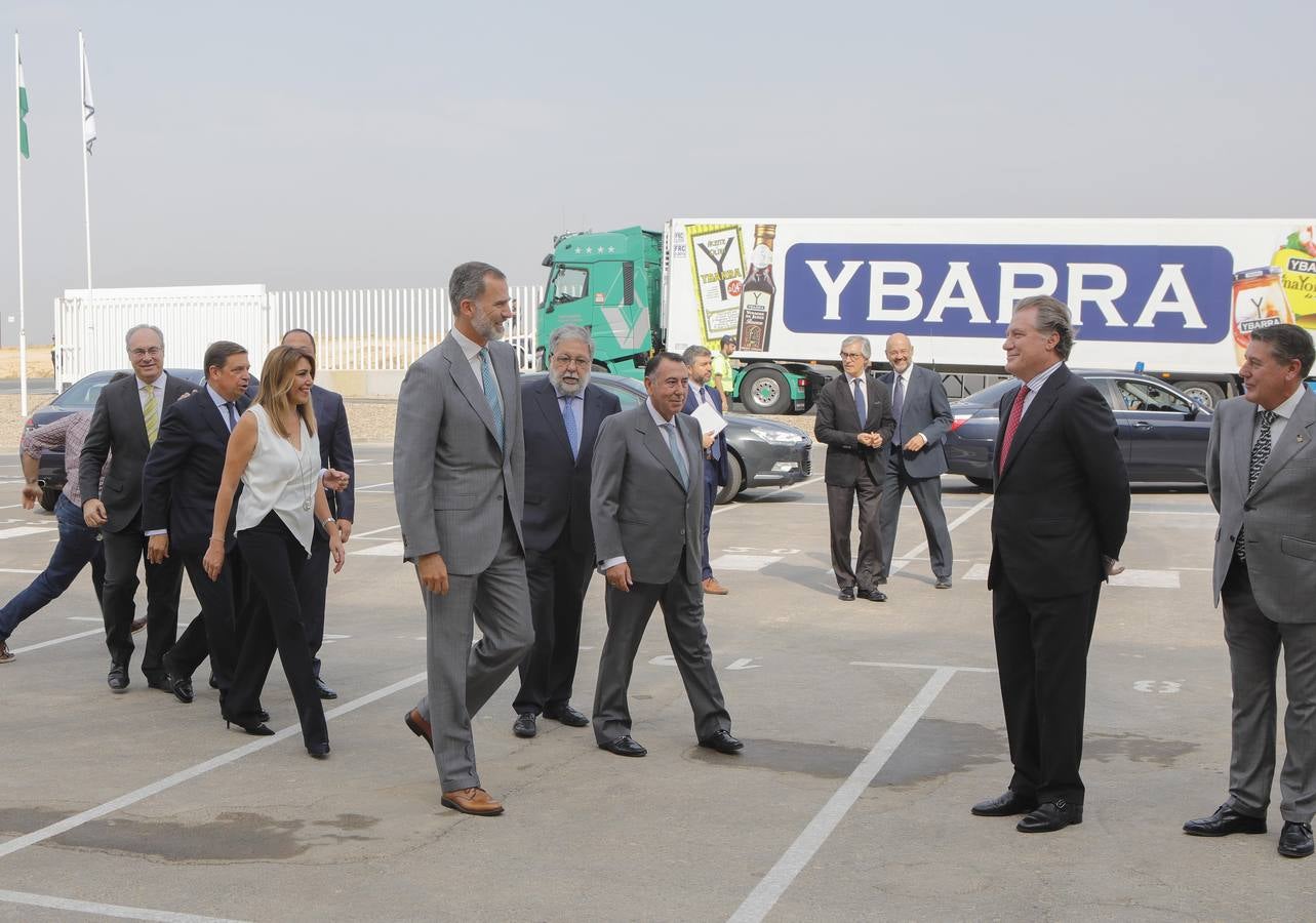 En imágenes, el Rey en la inauguración de la nueva fábrica de Ybarra en Sevilla