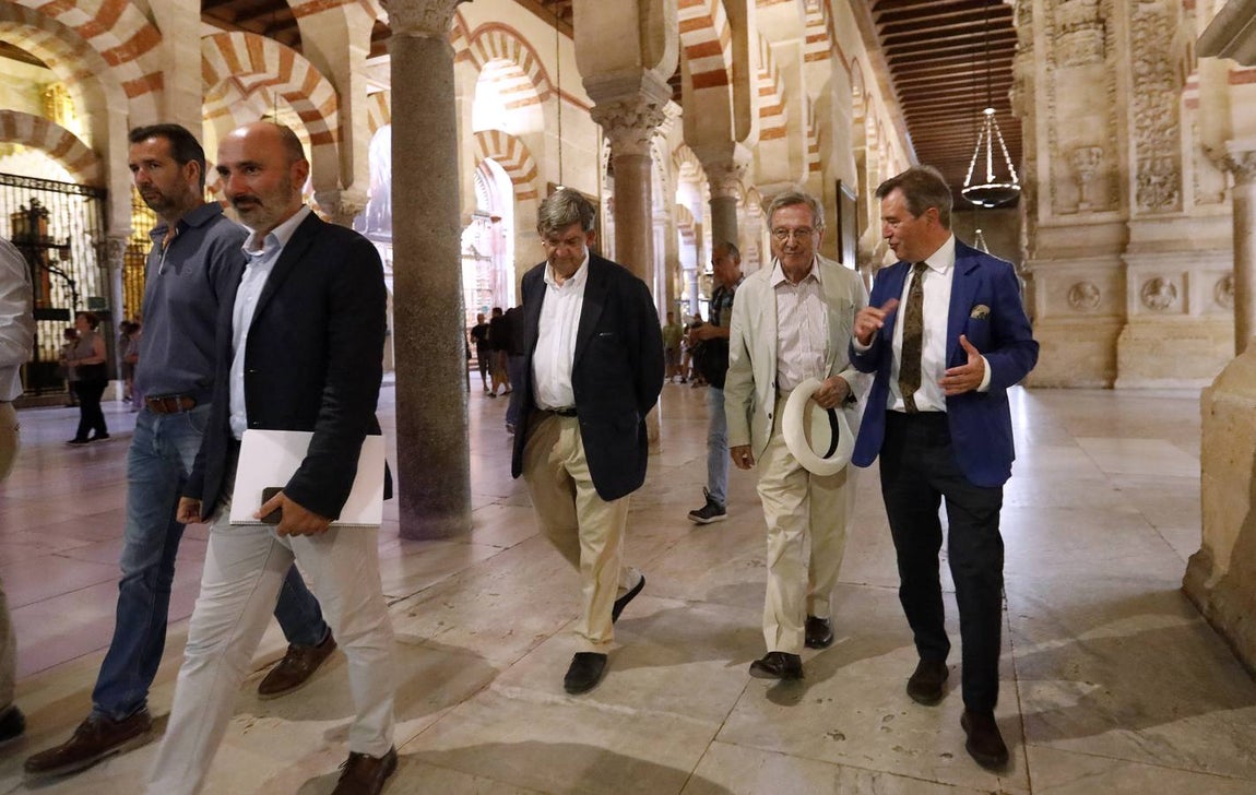 La visita de Rafael Moneo a la Mezquita-Catedral de Córdoba, en imágenes