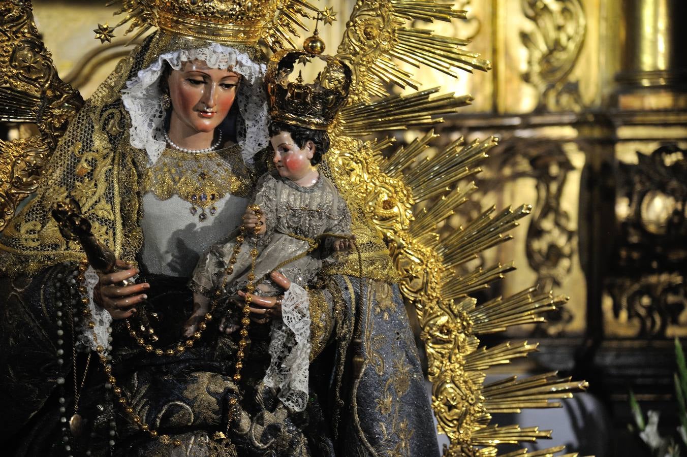 Galería del besamanos de la Virgen de la Luz