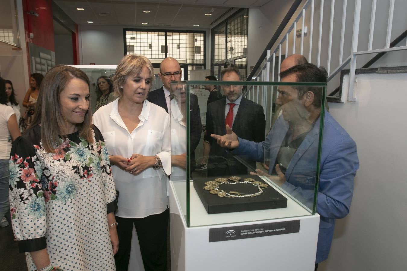 La visita de Rosa Tous a la Escuela de Joyería de Córdoba, en imágenes