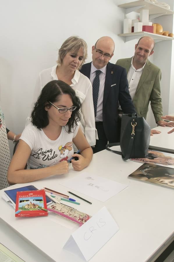 La visita de Rosa Tous a la Escuela de Joyería de Córdoba, en imágenes