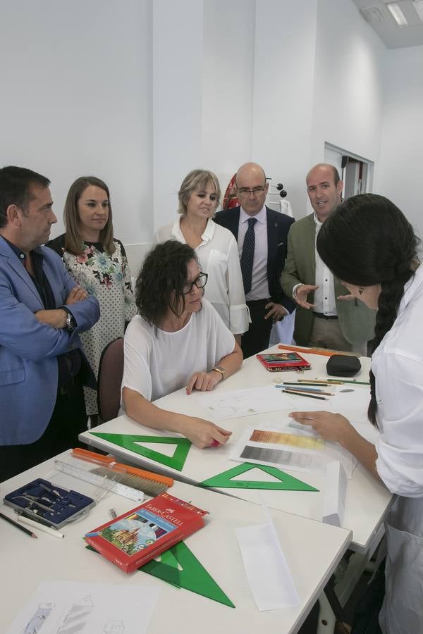 La visita de Rosa Tous a la Escuela de Joyería de Córdoba, en imágenes