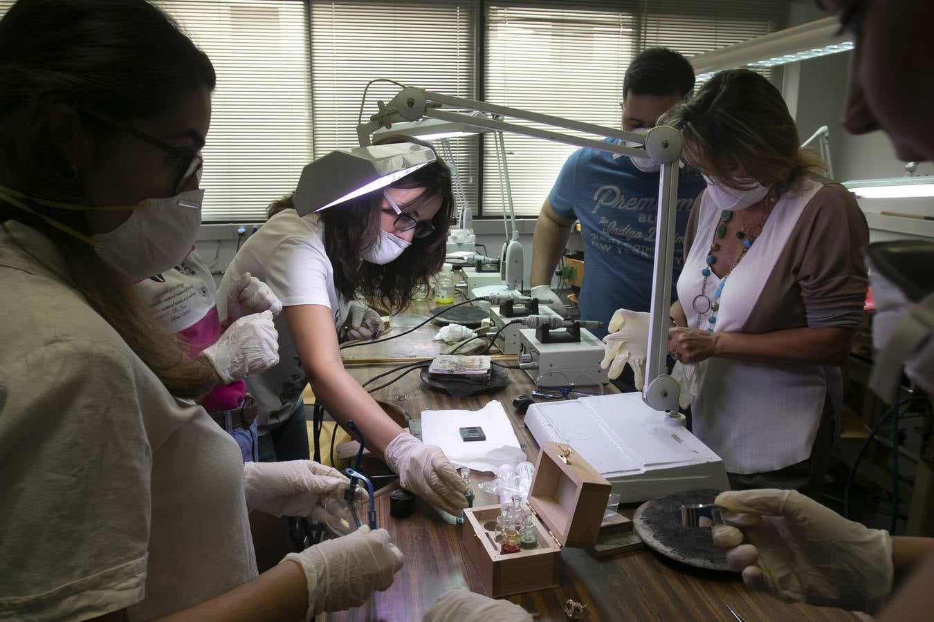 La visita de Rosa Tous a la Escuela de Joyería de Córdoba, en imágenes