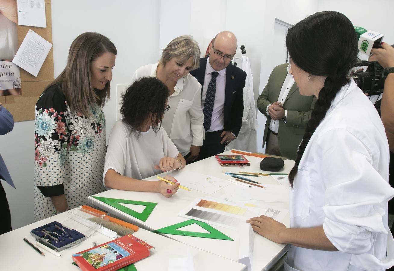 La visita de Rosa Tous a la Escuela de Joyería de Córdoba, en imágenes