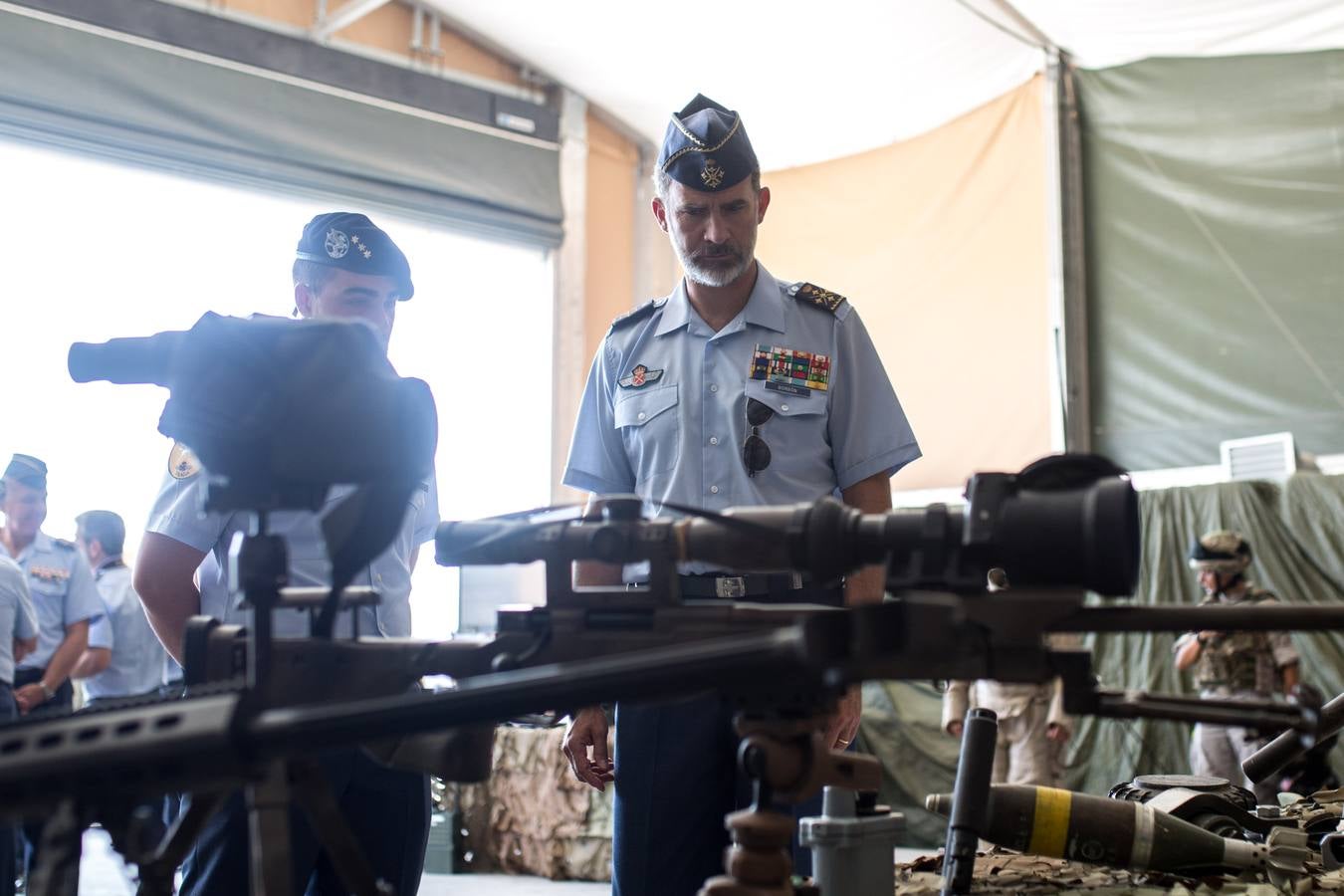 En imágenes, visita del Rey Felipe VI a la base de Morón