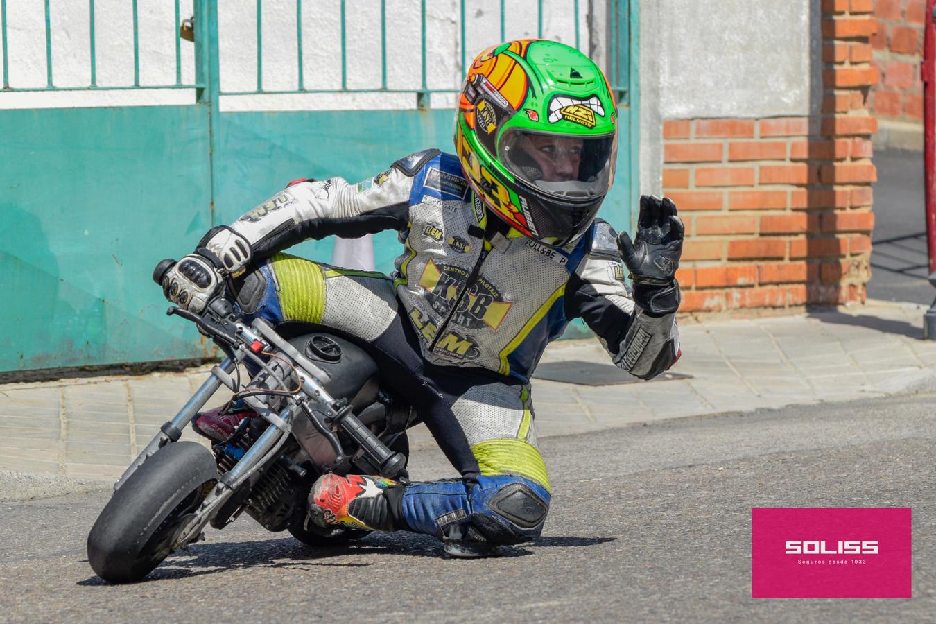 Exhibición del moto club Dara con los más pequeños de Pantoja