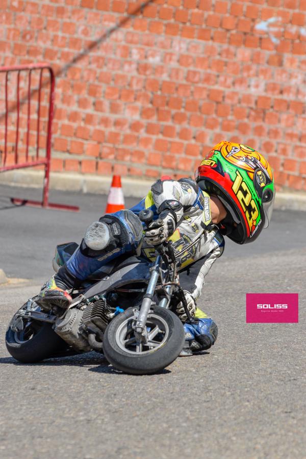 Exhibición del moto club Dara con los más pequeños de Pantoja