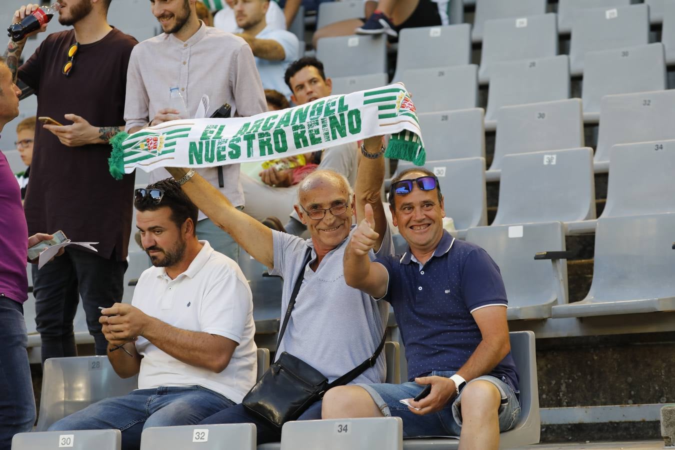 La grada del Córdoba-Tenerife, en imágenes