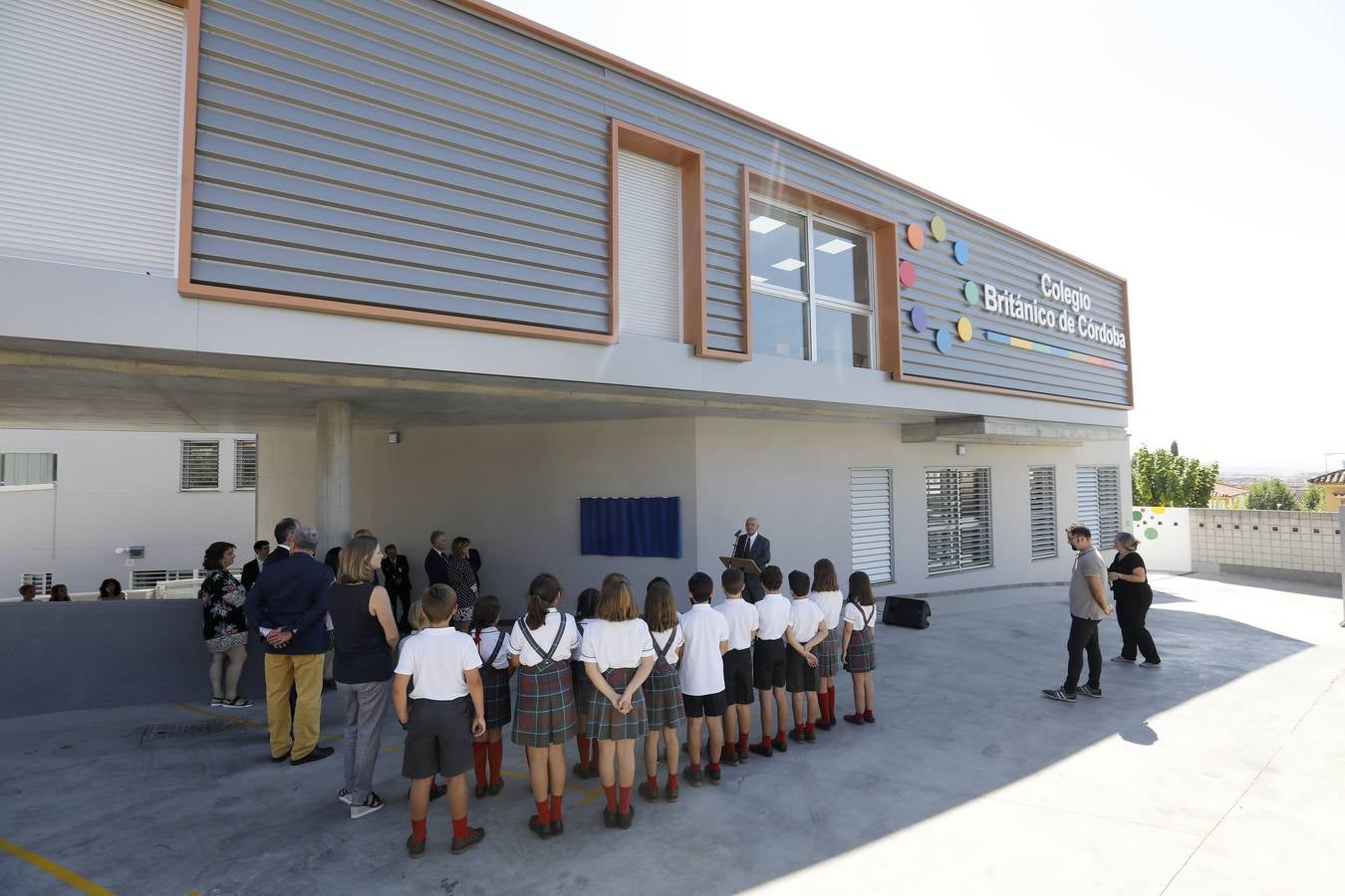 En imágenes, la visita del embajador del Reino Unido al Colegio Británico de Córdoba