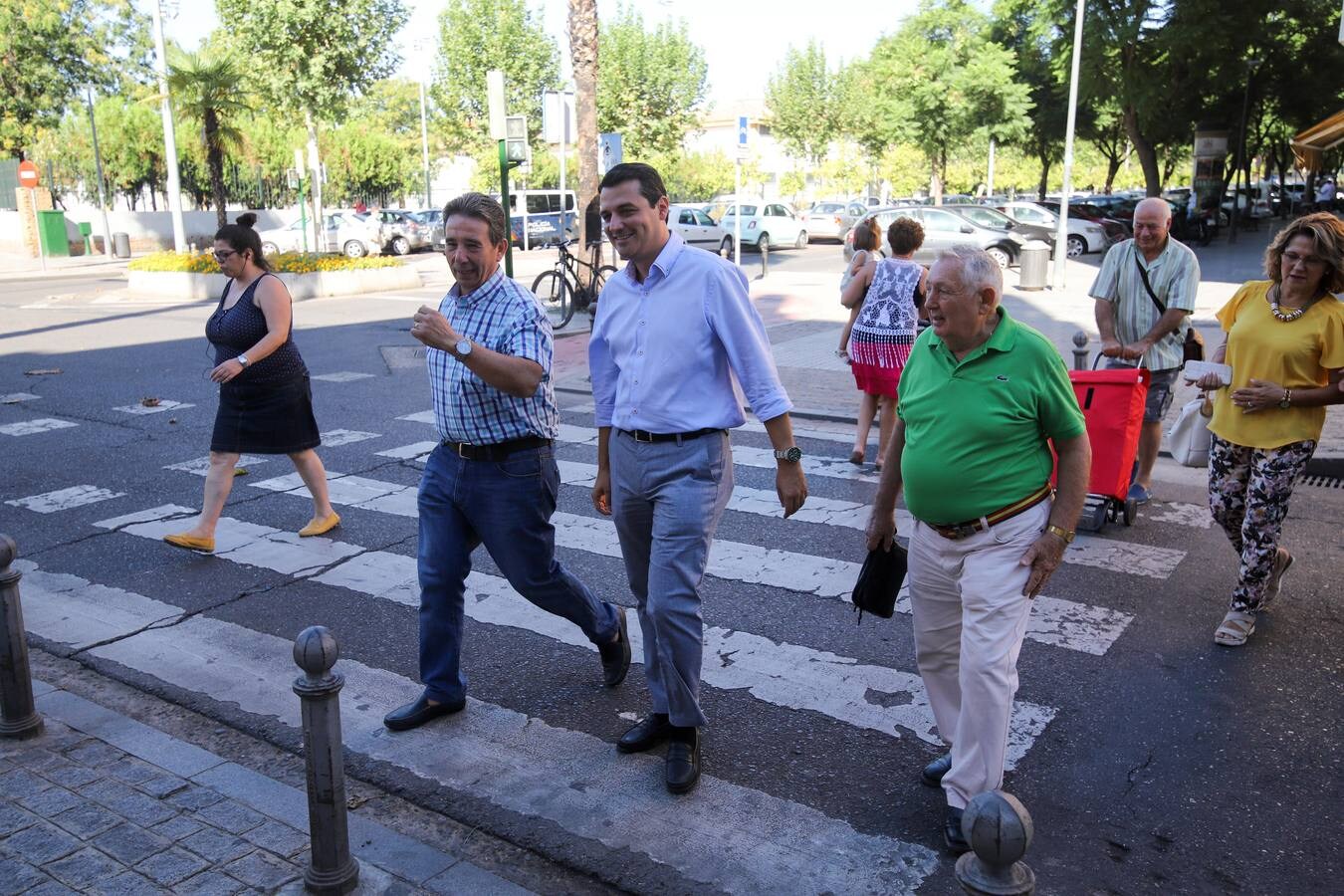 La visita de José María Bellido al barrio cordobés de Levante, en imágenes