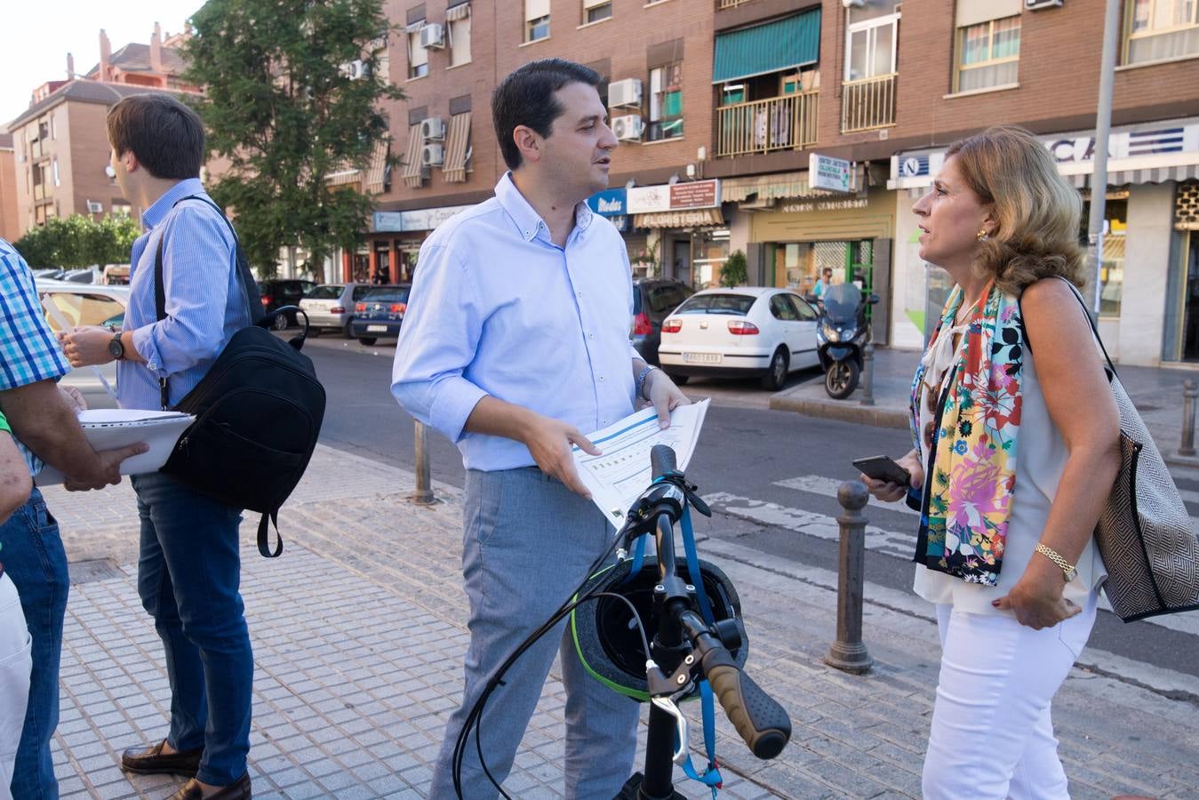 La visita de José María Bellido al barrio cordobés de Levante, en imágenes