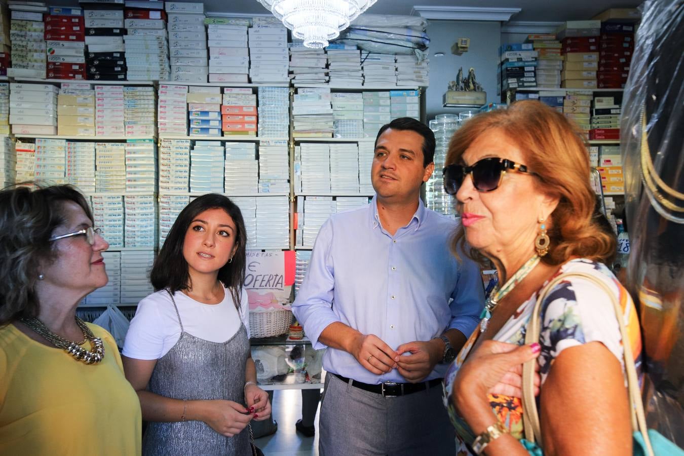 La visita de José María Bellido al barrio cordobés de Levante, en imágenes