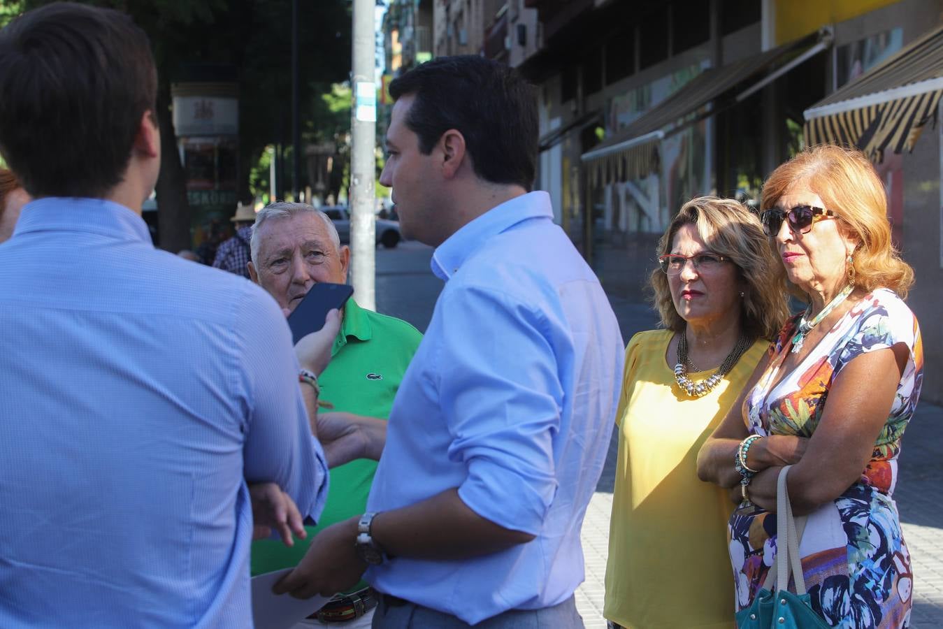 La visita de José María Bellido al barrio cordobés de Levante, en imágenes